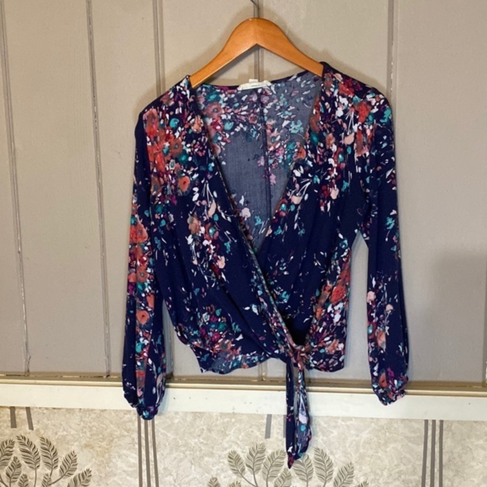 LOVE STITCH size S long sleeve floral blouse in EUC